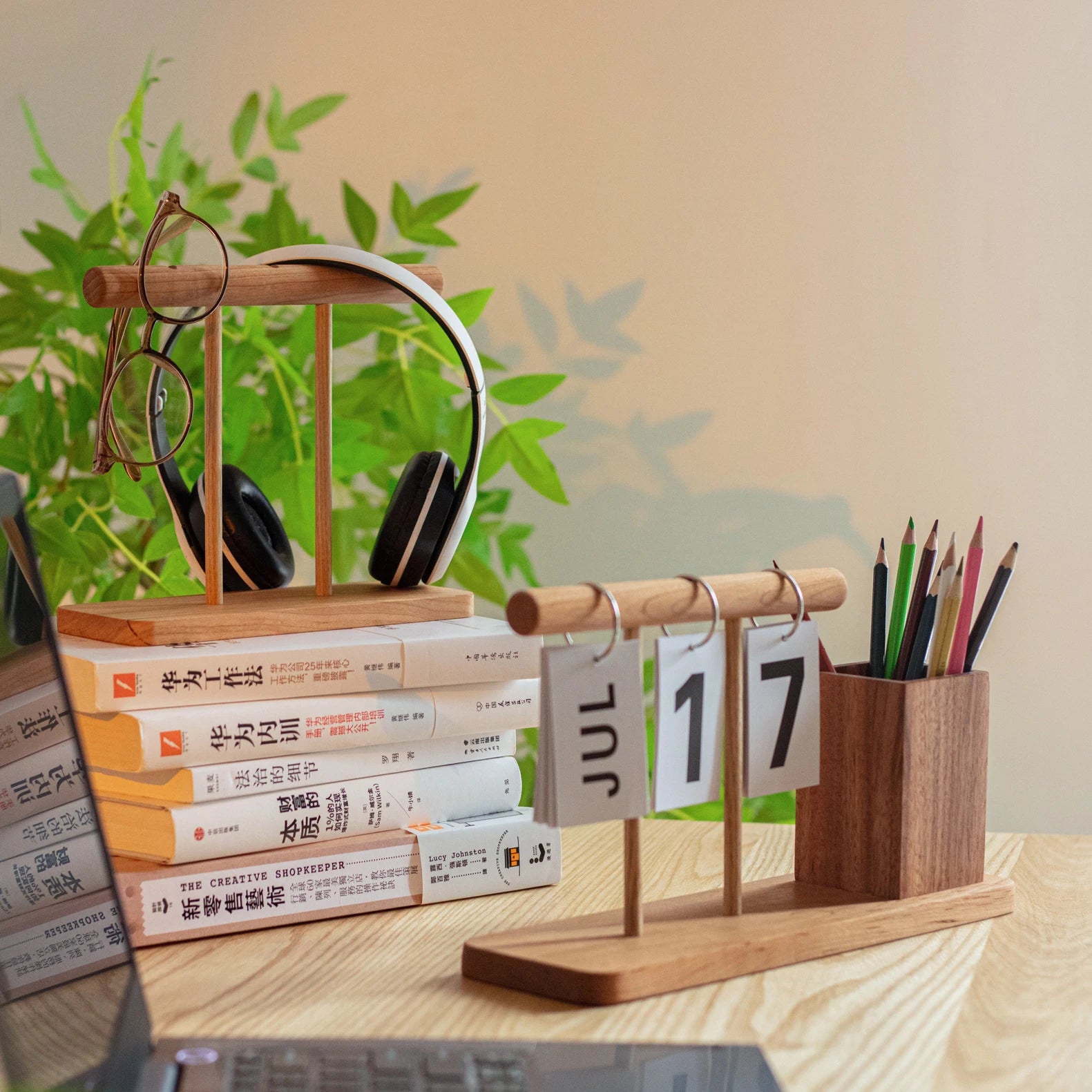Wooden Desk Calendar